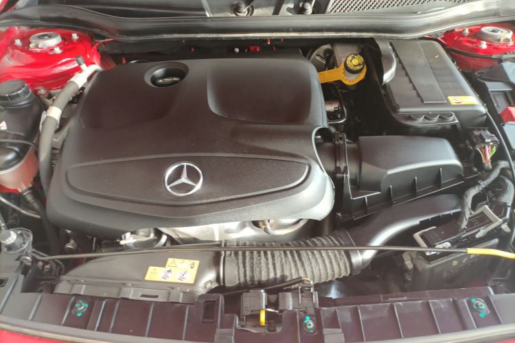 Used Mercedes-Benz GLA 2015 GLA 220 4MATIC Fashion Model Engine Bay