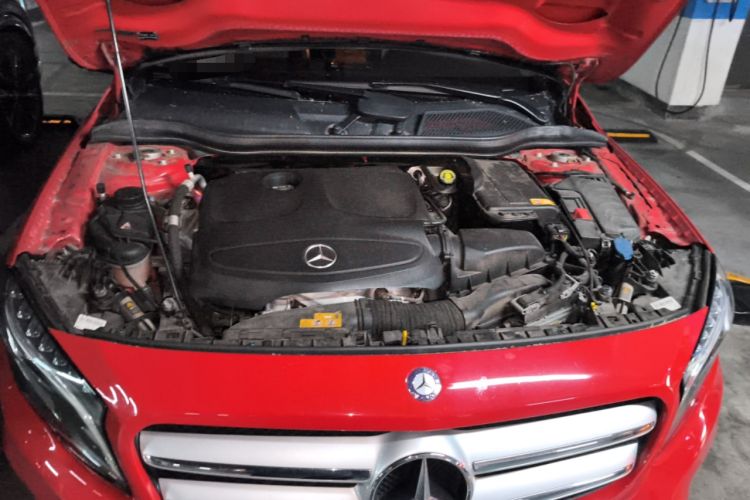 Used Mercedes-Benz GLA 2015 GLA 220 4MATIC Fashion Model Engine Bay