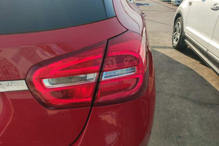Used Mercedes-Benz GLA 2015 GLA 200 Fashion Model Exterior 2
