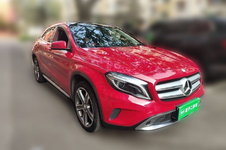 Used Mercedes-Benz GLA 2015 GLA 220 4MATIC Luxury Model Front Right 45 Deg