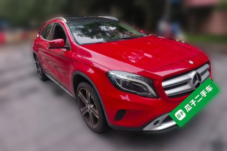 Used Mercedes-Benz GLA 2015 GLA 220 4MATIC Luxury Model Front Right 45 Deg