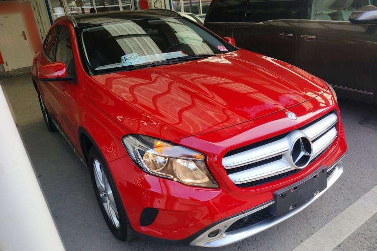 Used Mercedes-Benz GLA 2015 GLA 200 Sport Edition Front Right 45 Deg