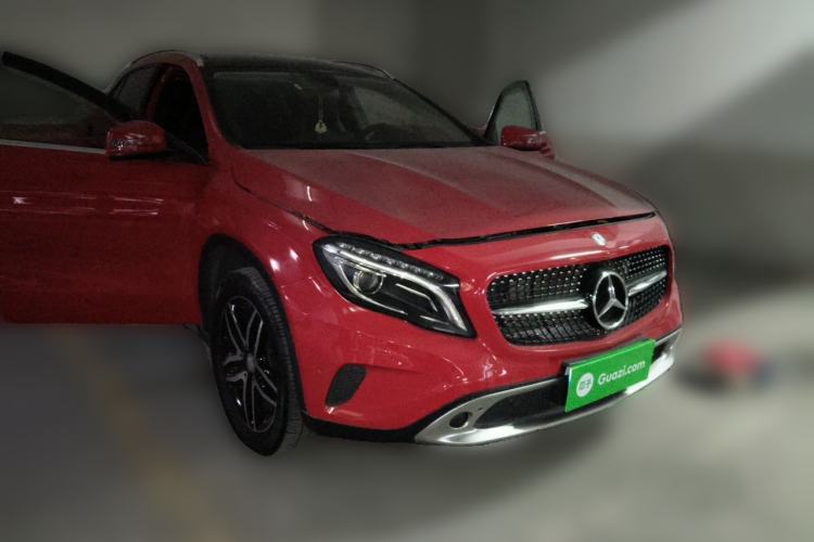 Used Mercedes-Benz GLA 2015 GLA 200 Fashion Model Front Right 45 Deg