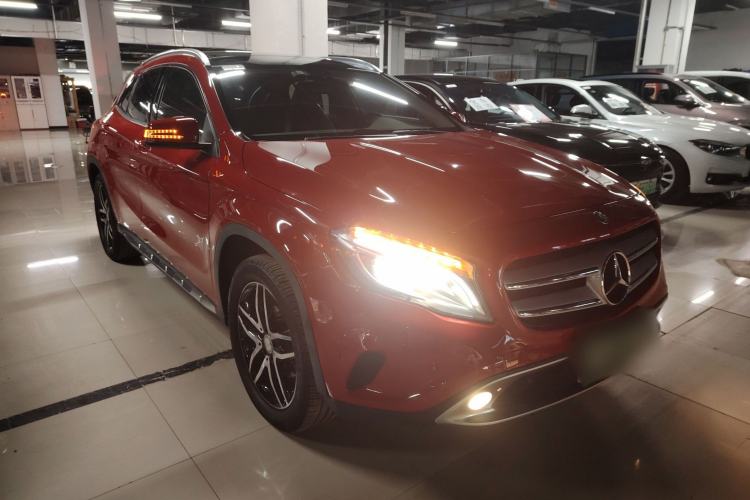 Used Mercedes-Benz GLA 2015 GLA 200 Fashion Model Front Right 45 Deg
