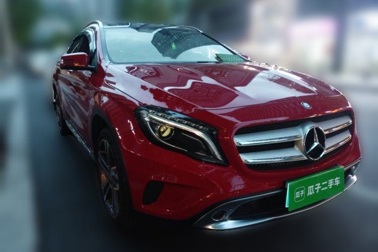 Used Mercedes-Benz GLA 2015 GLA 220 4MATIC Luxury Model Front Right 45 Deg