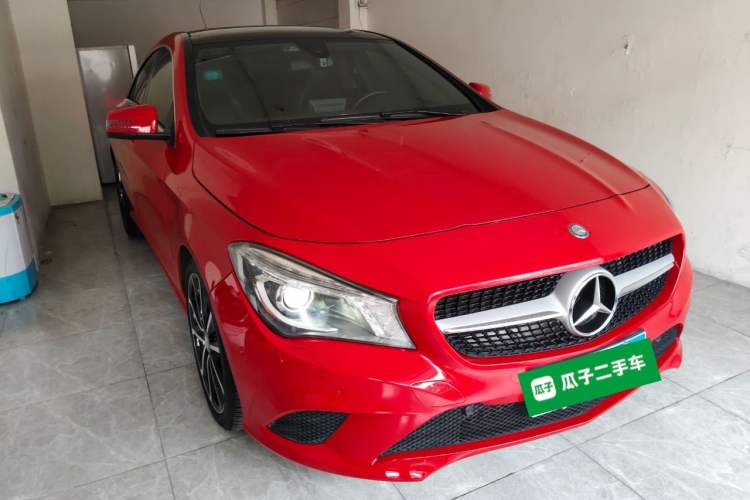 Used Mercedes-Benz GLA 2015 GLA 200 Front Right 45 Deg