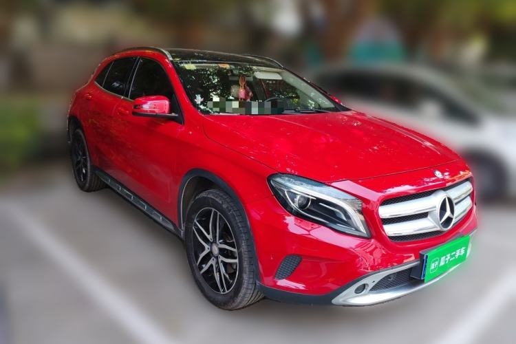 Used Mercedes-Benz GLA 2015 GLA 220 4MATIC Fashion Model Front Right 45 Deg