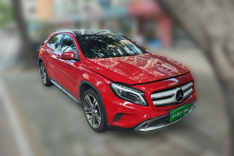 Used Mercedes-Benz GLA 2015 GLA 220 4MATIC Luxury Model Front Right 45 Deg
