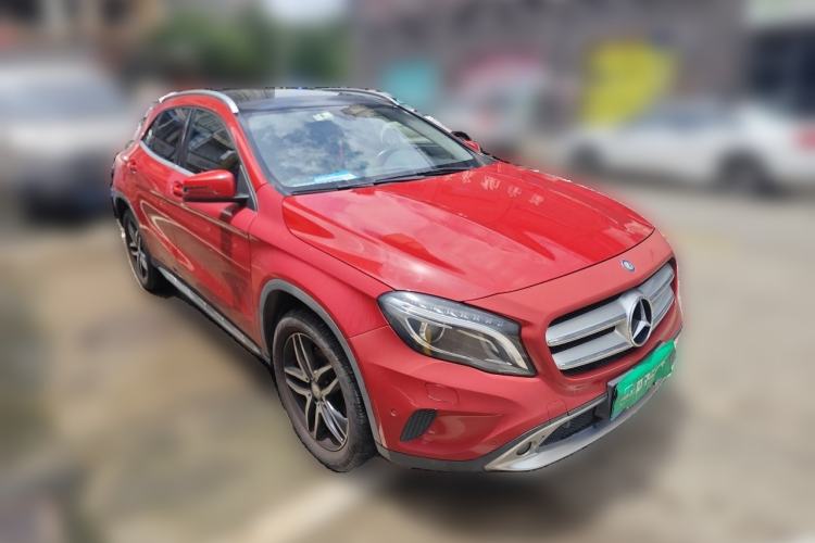 Used Mercedes-Benz GLA 2015 GLA 200 Fashion Model Front Right 45 Deg