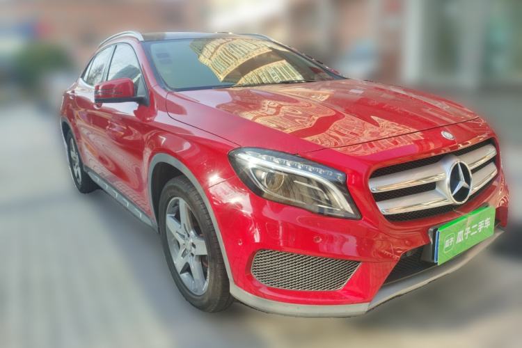Used Mercedes-Benz GLA 2015 GLA 260 4MATIC Front Right 45 Deg
