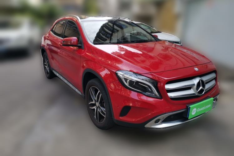Used Mercedes-Benz GLA 2015 GLA 200 Fashion Model Front Right 45 Deg