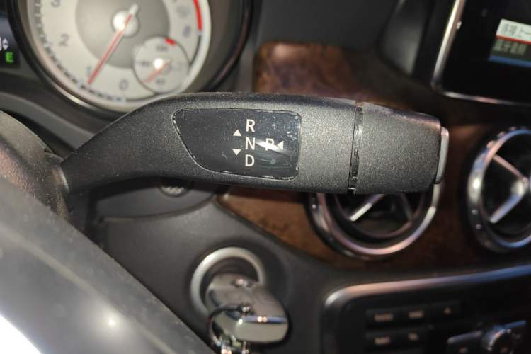Used Mercedes-Benz GLA 2015 GLA 260 4MATIC Sport Edition Gear Lever