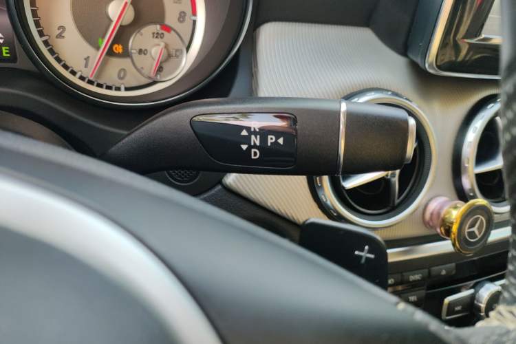 Used Mercedes-Benz GLA 2015 GLA 200 Fashion Model Gear Lever