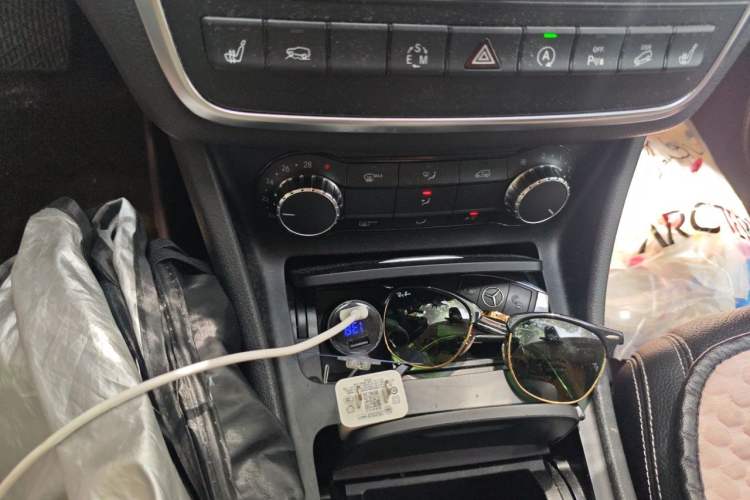 Used Mercedes-Benz GLA 2015 GLA 220 4MATIC Fashion Model Gear Lever
