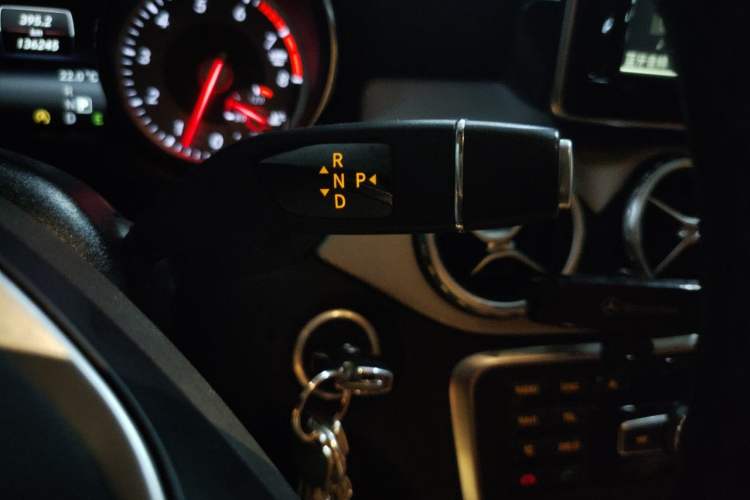Used Mercedes-Benz GLA 2015 GLA 200 Fashion Model Gear Lever