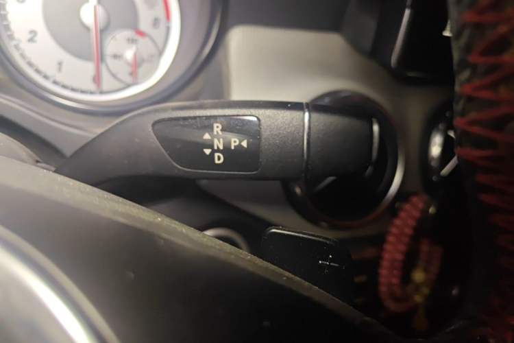 Used Mercedes-Benz GLA 2015 GLA 220 4MATIC Fashion Model Gear Lever