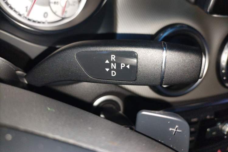 Used Mercedes-Benz GLA 2015 GLA 220 4MATIC Luxury Model Gear Lever