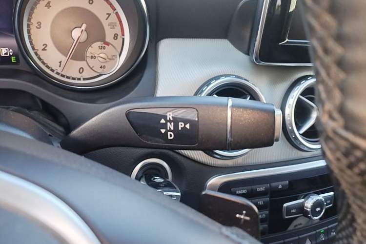 Used Mercedes-Benz GLA 2015 GLA 220 4MATIC Fashion Model Gear Lever