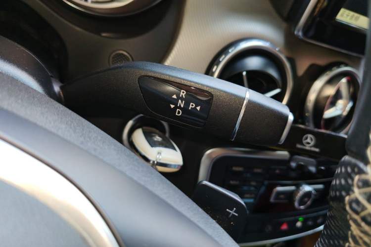 Used Mercedes-Benz GLA 2015 GLA 220 4MATIC Fashion Model Gear Lever