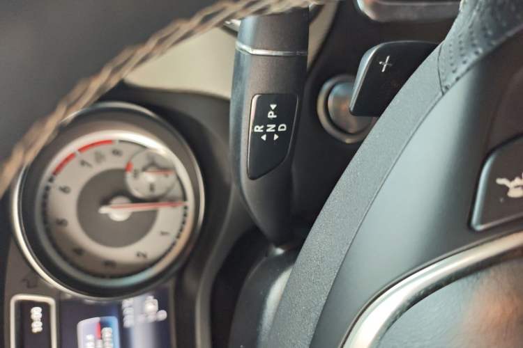 Used Mercedes-Benz GLA 2015 GLA 220 4MATIC Luxury Model Gear Lever