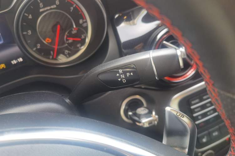 Used Mercedes-Benz GLA 2015 GLA 260 4MATIC Sport Edition Gear Lever