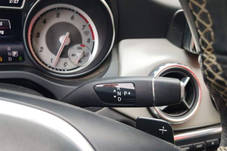 Used Mercedes-Benz GLA 2015 GLA 220 4MATIC Fashion Model Gear Lever