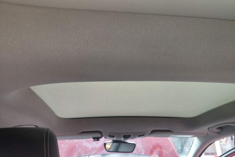 Used Mercedes-Benz GLA 2015 GLA 220 4MATIC Luxury Model Headliner