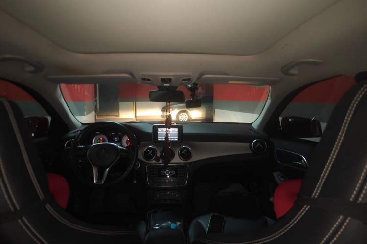 Used Mercedes-Benz GLA 2015 GLA 200 Sport Edition Headliner