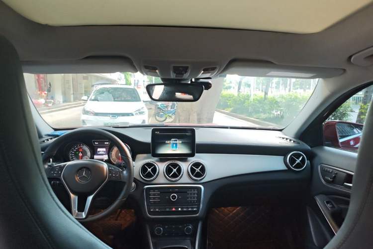 Used Mercedes-Benz GLA 2015 GLA 220 4MATIC Luxury Model Headliner