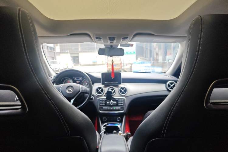 Used Mercedes-Benz GLA 2015 GLA 200 Fashion Model Headliner