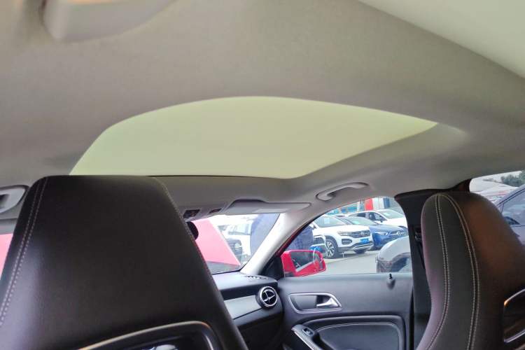 Used Mercedes-Benz GLA 2015 GLA 200 Sport Edition Headliner