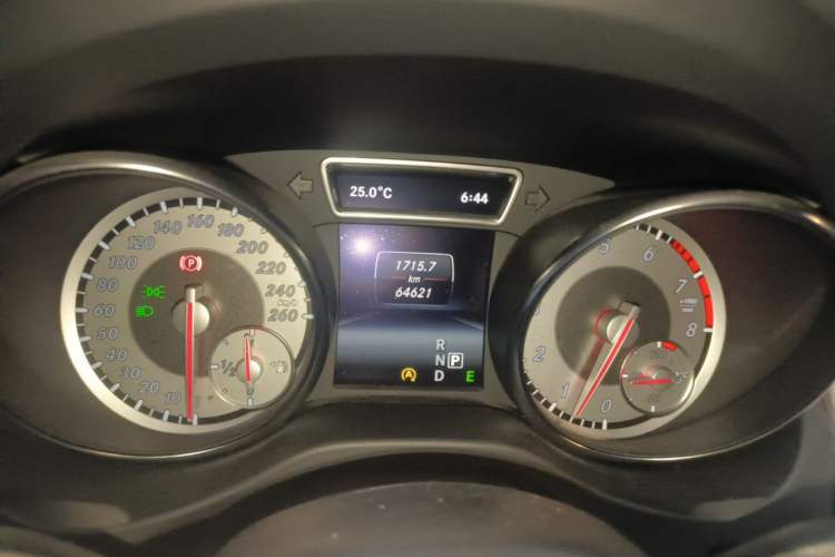 Used Mercedes-Benz GLA 2015 GLA 220 4MATIC Luxury Model Instrument Cluster