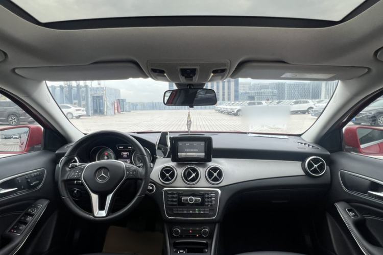 Used Mercedes-Benz GLA 2015 GLA 200 Sport Edition Interior 2