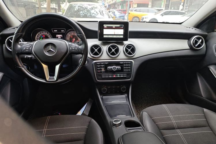Used Mercedes-Benz GLA 2015 GLA 200 Interior 2