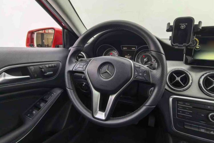 Used Mercedes-Benz GLA 2015 GLA 200 Sport Edition Interior 3