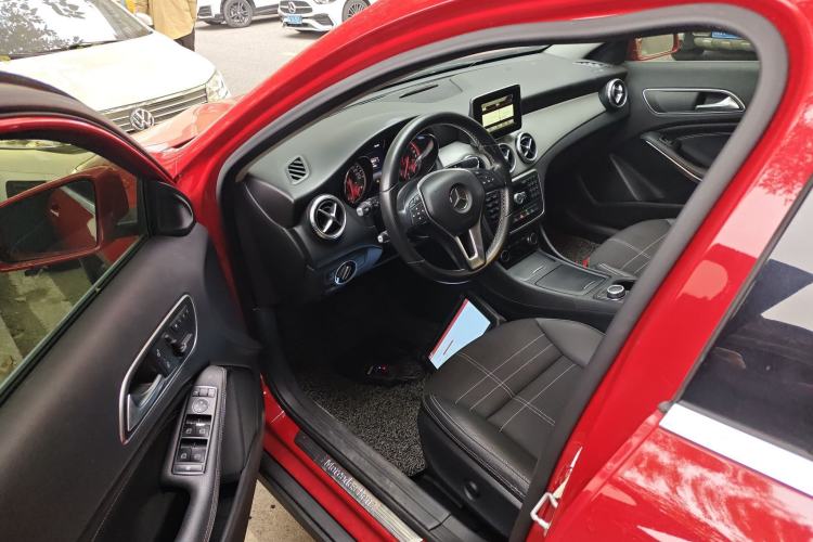 Used Mercedes-Benz GLA 2015 GLA 200 Interior 3