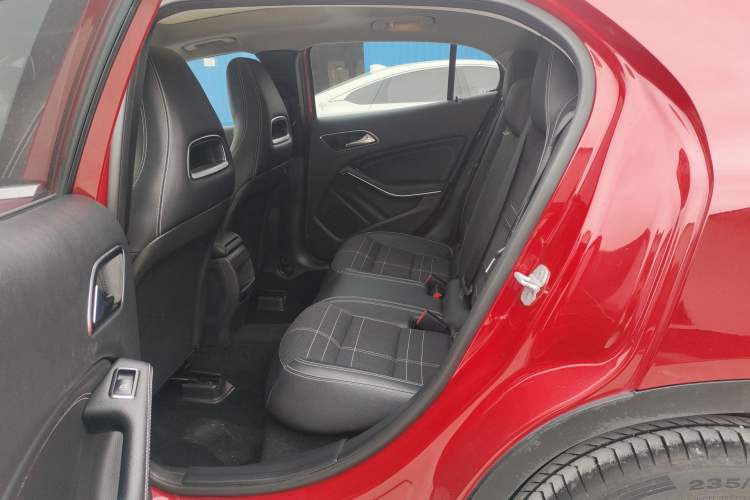 Used Mercedes-Benz GLA 2015 GLA 200 Interior 4