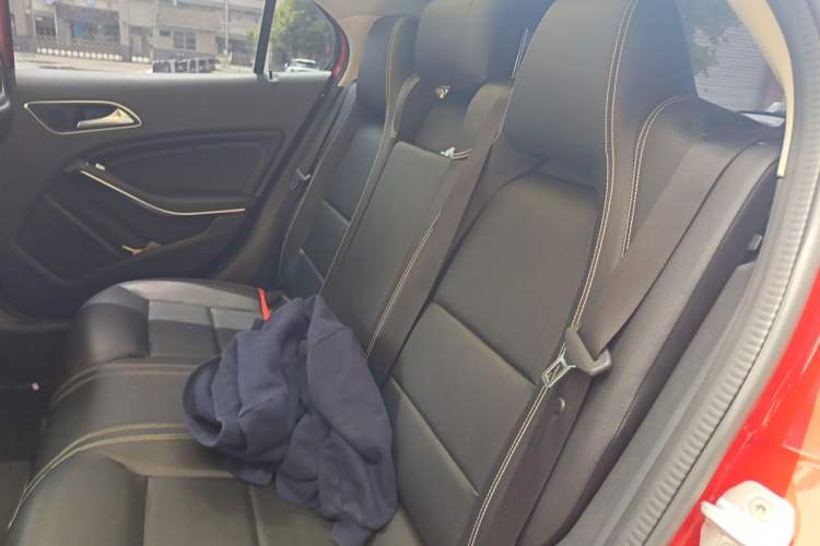 Used Mercedes-Benz GLA 2015 GLA 200 Sport Edition Interior 4