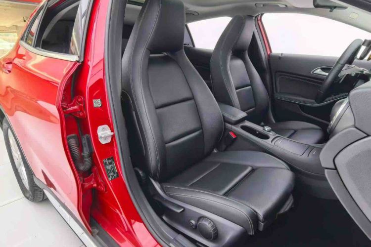 Used Mercedes-Benz GLA 2015 GLA 200 Sport Edition Interior 6