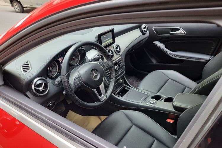 Used Mercedes-Benz GLA 2015 GLA 200 Fashion Model Interior 8