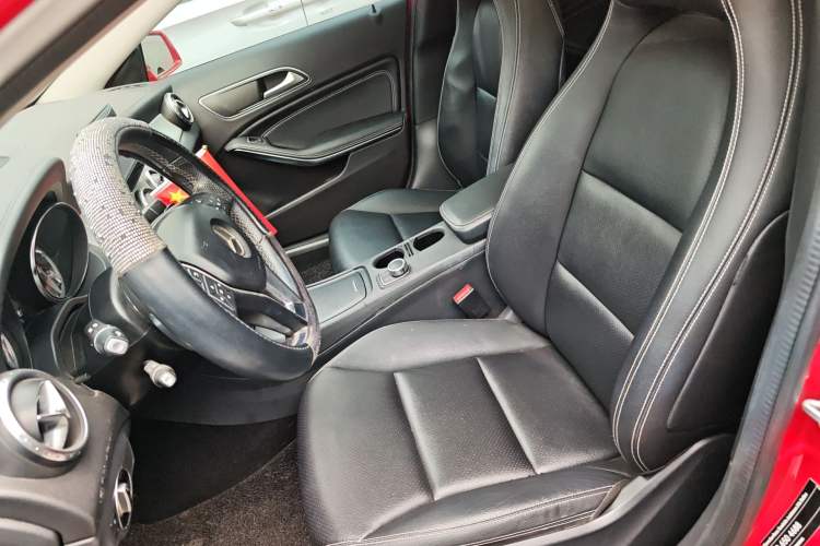 Used Mercedes-Benz GLA 2015 GLA 220 4MATIC Fashion Model Left Front Seat