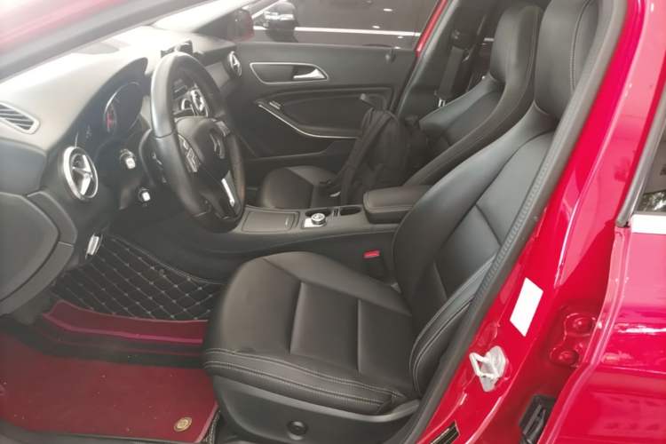 Used Mercedes-Benz GLA 2015 GLA 200 Sport Edition Left Front Seat