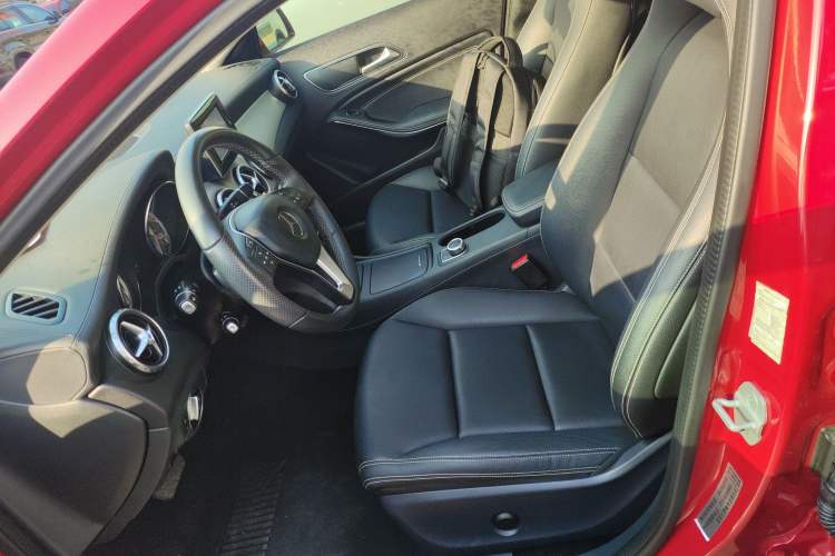 Used Mercedes-Benz GLA 2015 GLA 200 Fashion Model Left Front Seat
