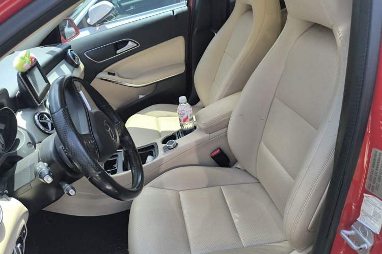 Used Mercedes-Benz GLA 2015 GLA 200 Sport Edition Left Front Seat