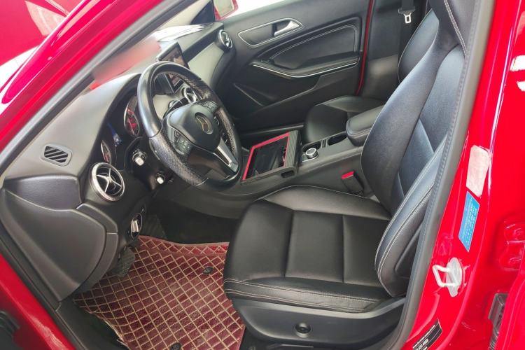 Used Mercedes-Benz GLA 2015 GLA 200 Sport Edition Left Front Seat