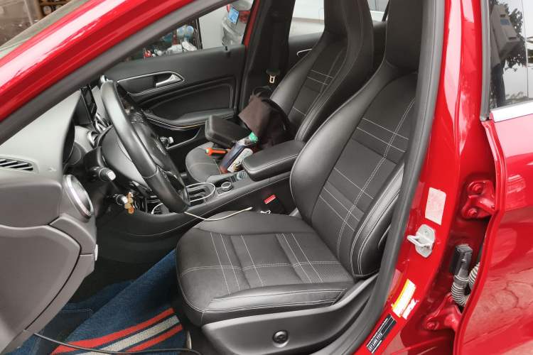 Used Mercedes-Benz GLA 2015 GLA 200 Fashion Model Left Front Seat