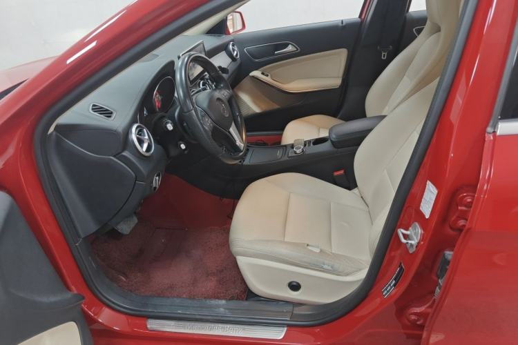 Used Mercedes-Benz GLA 2015 GLA 200 Fashion Model Left Front Seat