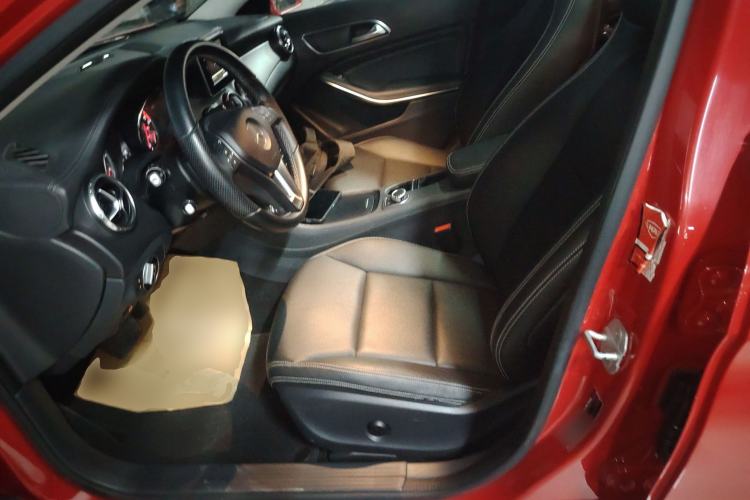 Used Mercedes-Benz GLA 2015 GLA 200 Fashion Model Left Front Seat