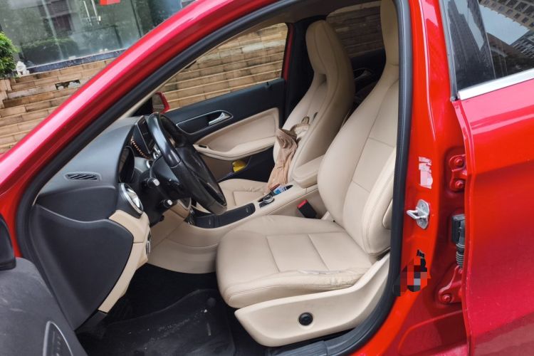 Used Mercedes-Benz GLA 2015 GLA 200 Sport Edition Left Front Seat