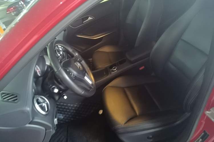 Used Mercedes-Benz GLA 2015 GLA 200 Sport Edition Left Front Seat